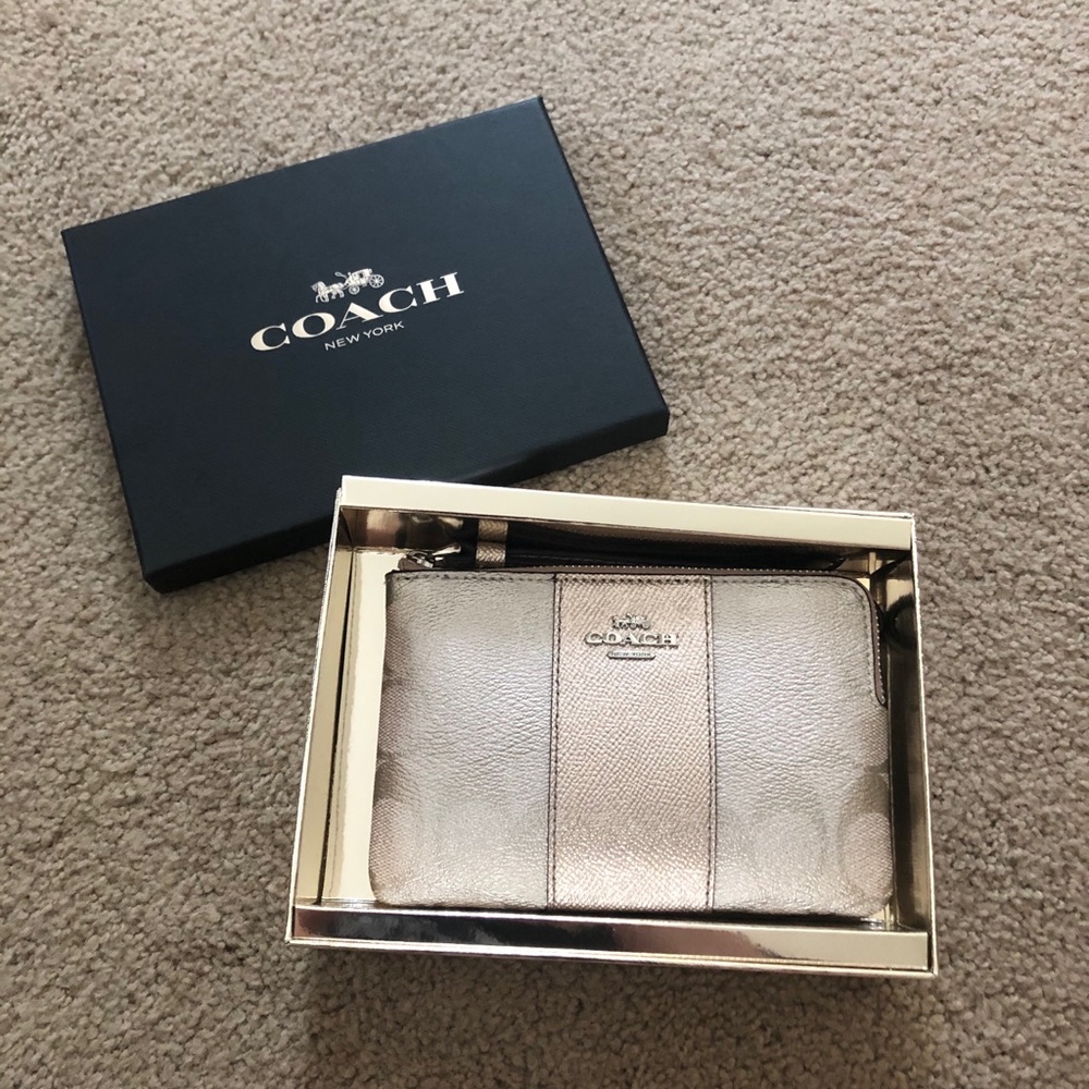 Coach Wristlet- NWT - Picture 1 of 4